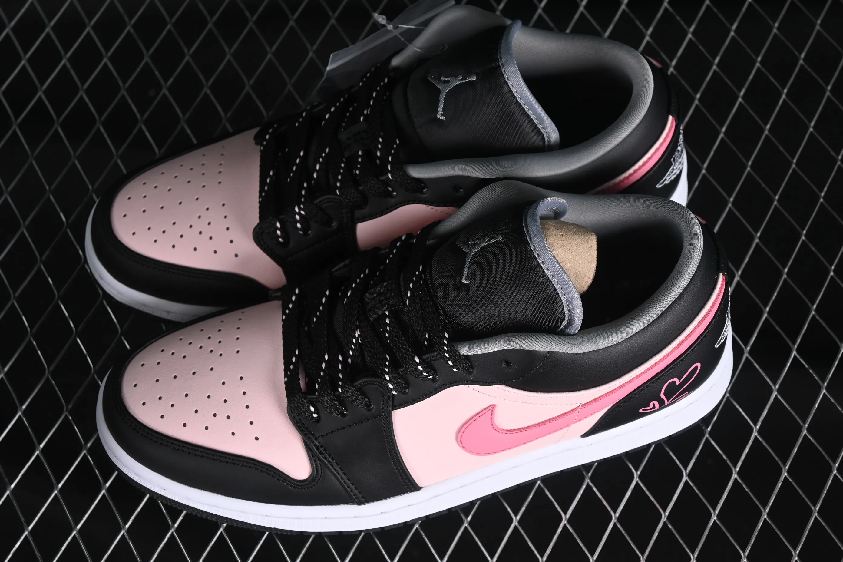 All categories Air Jordan Jordan series basketball shoes Air Jordan 1 Low Air Jordan 1 Low AJ1 Joe 1 Valentine's Day customized low-bang cultural casual sneakers 553558-040